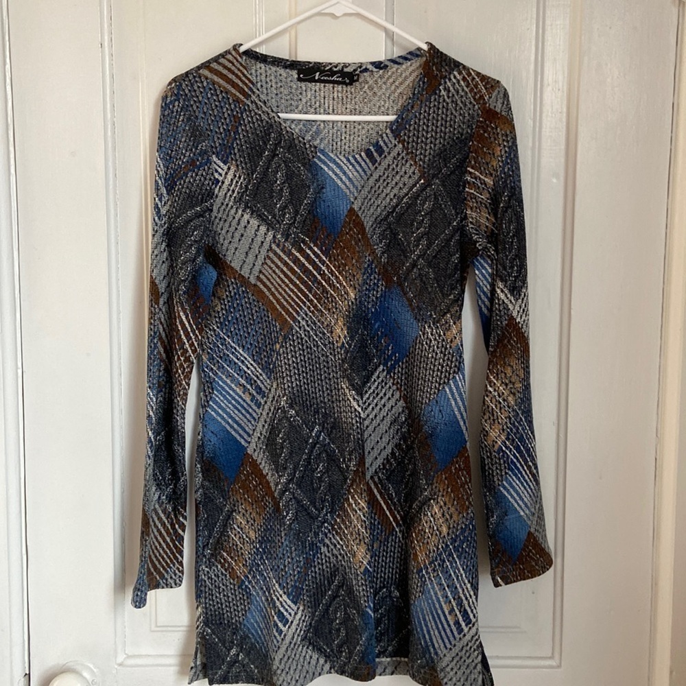 Neesha long sleeve dress, size medium.